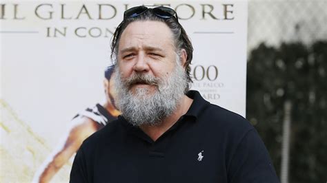 russell crowe pics today